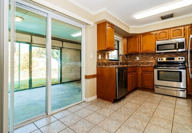 Building Photo - 1800 Loch Haven Ct