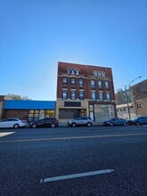 Building Photo - 2843 S Archer Ave