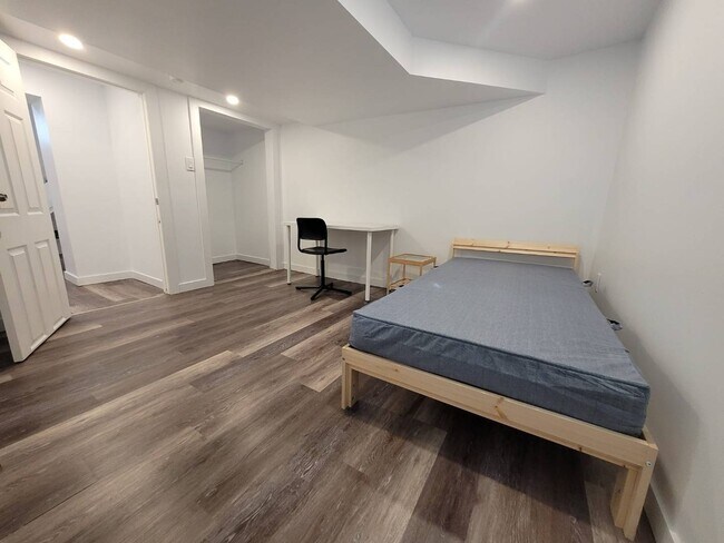 Photo du bâtiment - Room 8 - 62 Ontario St Thunder Bay ON P7B 3G2
