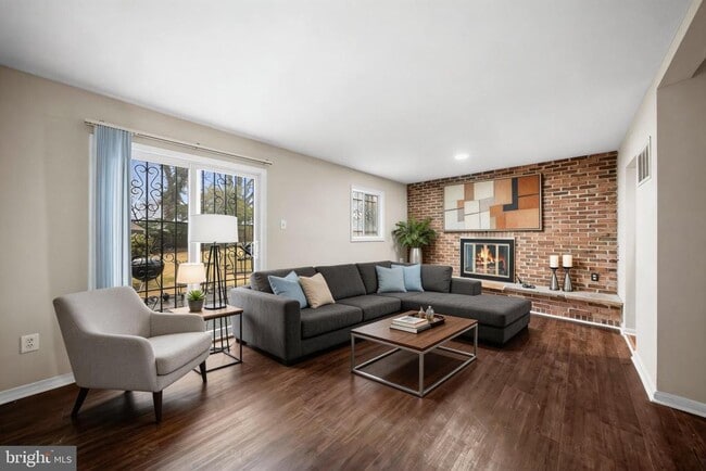 Building Photo - 813 Delafield St NE