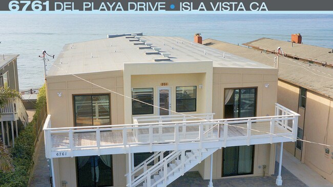 Foto del edificio - Ocean front on Del Playa Dr.