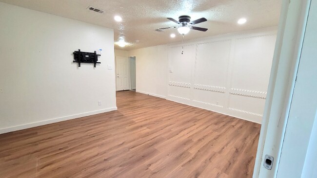 Foto del edificio - 2100 Hill Top Ct