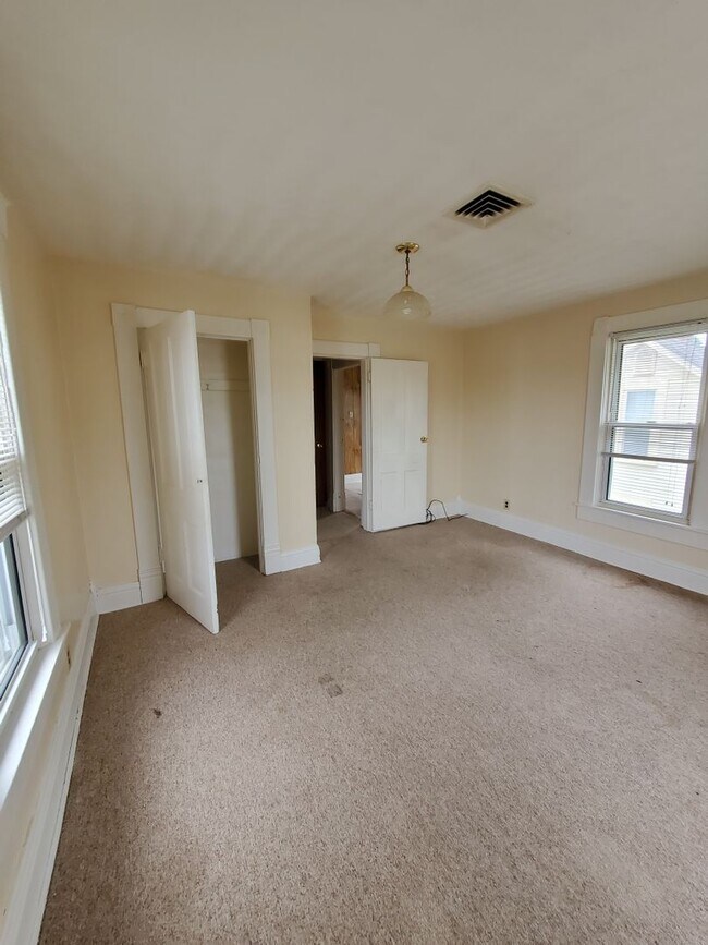 Building Photo - 750-752 E Wheeling St