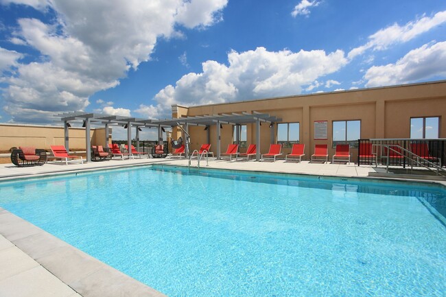 Piscina en la azotea - Jefferson Marketplace