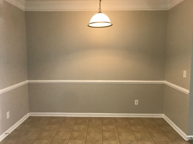 Building Photo - Come view this beautiful 2 Bedroom, 2.5 Bath townhome, located in the Olde Whitehall