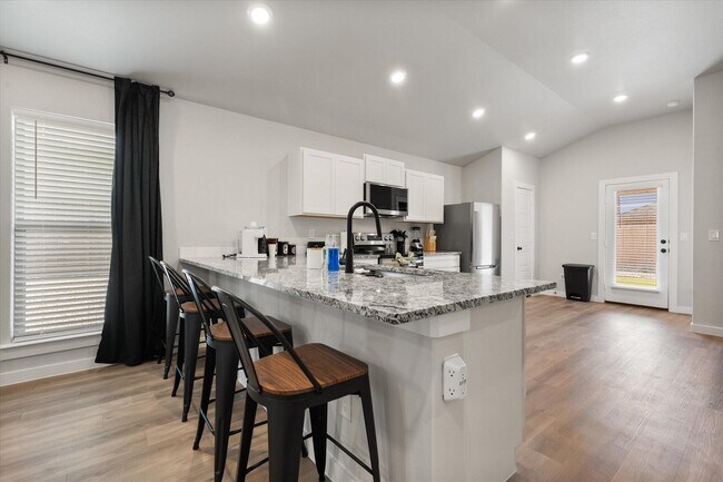 Foto del edificio - 2146 Kokomo Ave