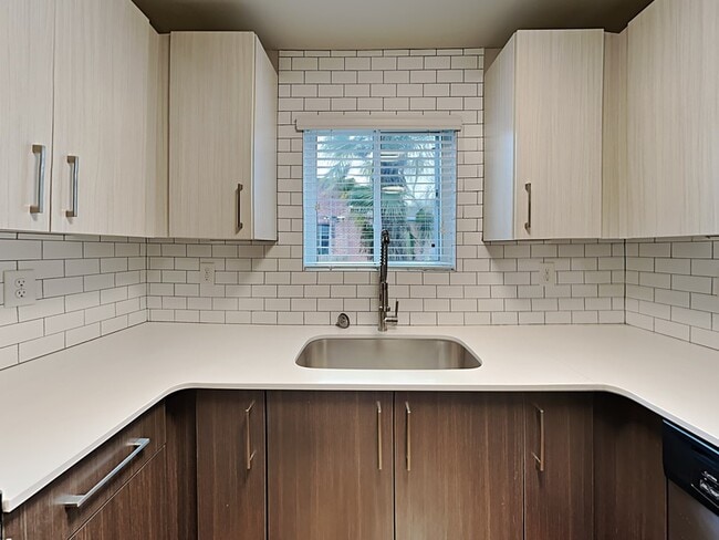 Building Photo - 880 N Highland Ave NE