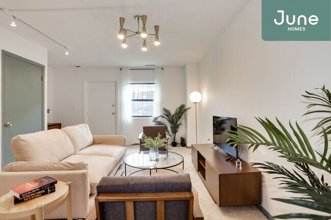 Building Photo - ROOM ONLY in 5-bed/3.0-bath Home