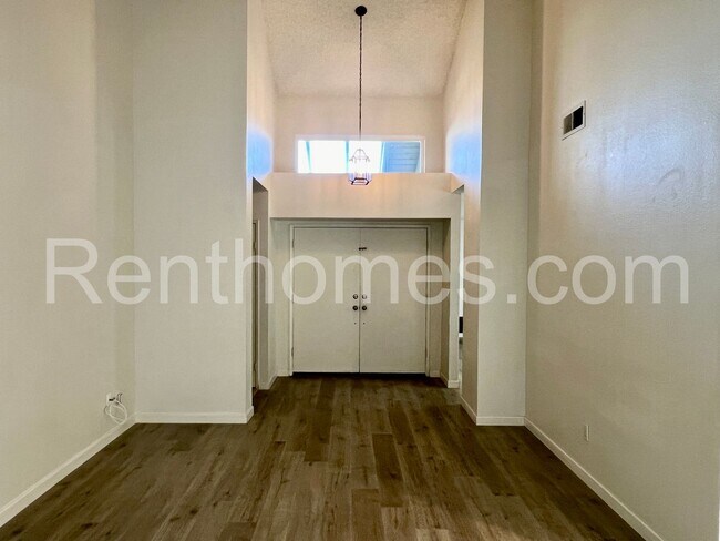 Building Photo - 10259 Parkdale Ave