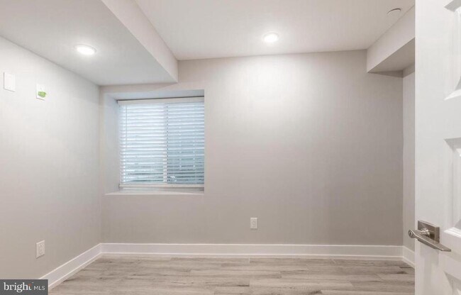 Foto del edificio - 2548 N Howard St