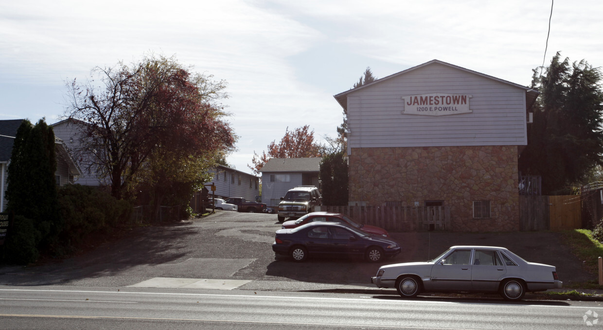 Jamestown, Apartaments - Jamestown Apartments