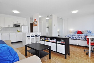 Building Photo - 1305 W 12th Ave