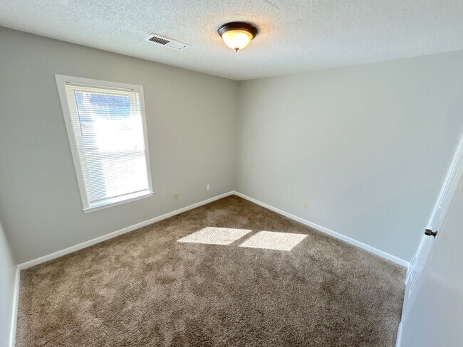 Foto del edificio - 6234 Midsummer Way