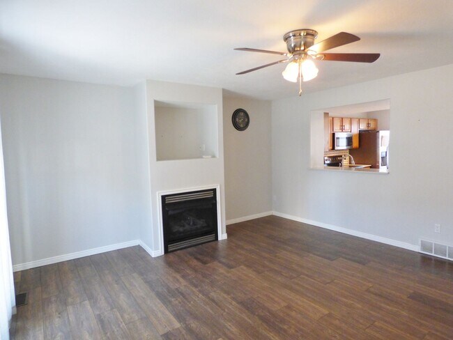 Foto del edificio - Great 3 Bd 2.5 Bath Townhome