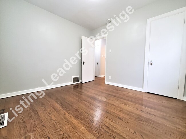 Foto del edificio - 2BD/1BA Recently Renovated Home In Gary