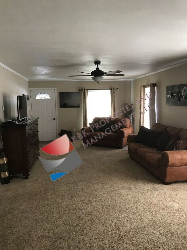 Foto del edificio - 3 Bedroom/1 bath House