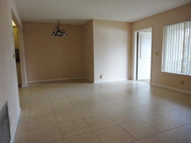 Foto del edificio - 534 Shady Pine Way