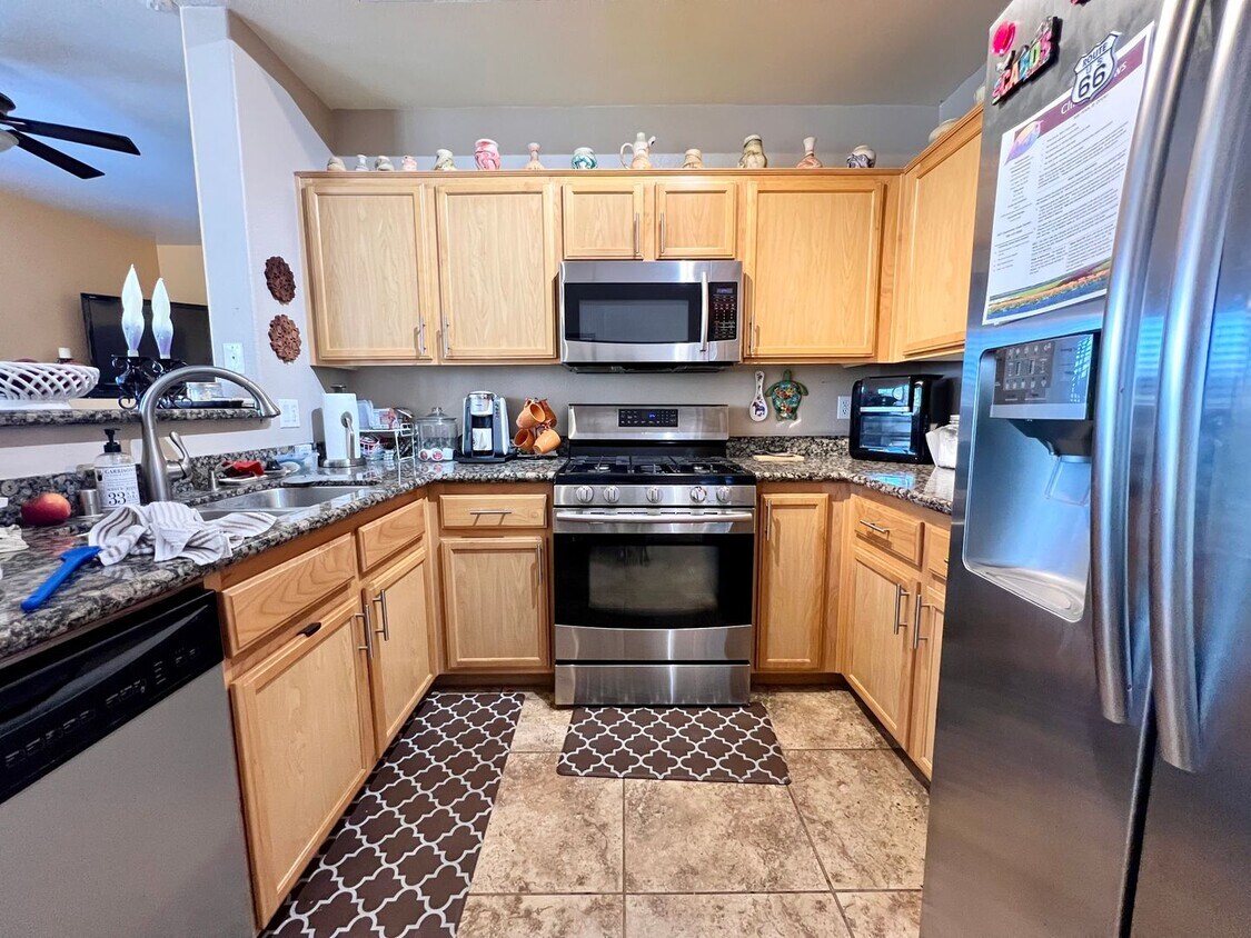 Primary Photo - SHORT TERM LEASE! 2BD/2BA FURNISHED CONDO!...
