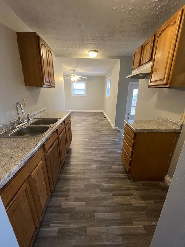 Building Photo - 3 Bedroom 1 Bathroom Single Family Home with yard