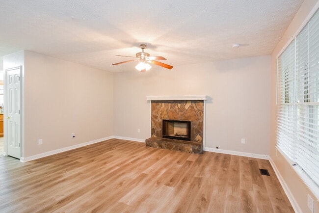 Building Photo - 20 Tracey Ln
