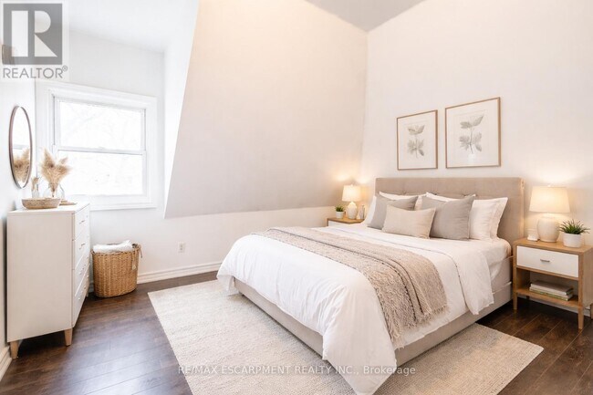 Photo du bâtiment - 80 St Clair Ave