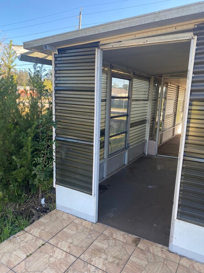 Foto del edificio - 8266 Trionfo Ave