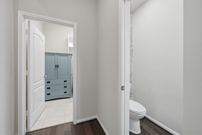 Building Photo - 806 Butterfly Garden Trail