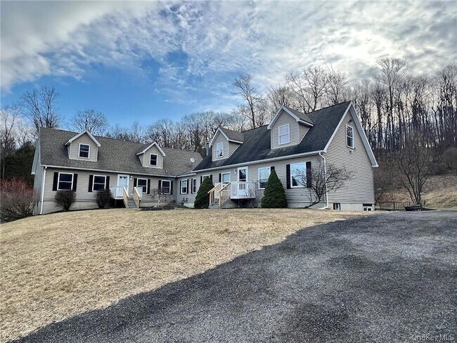Foto del edificio - 492 Midland Lake Rd