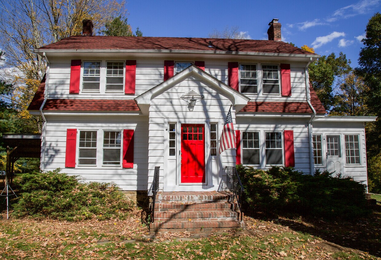Primary Photo - 171 Goldens Bridge Rd