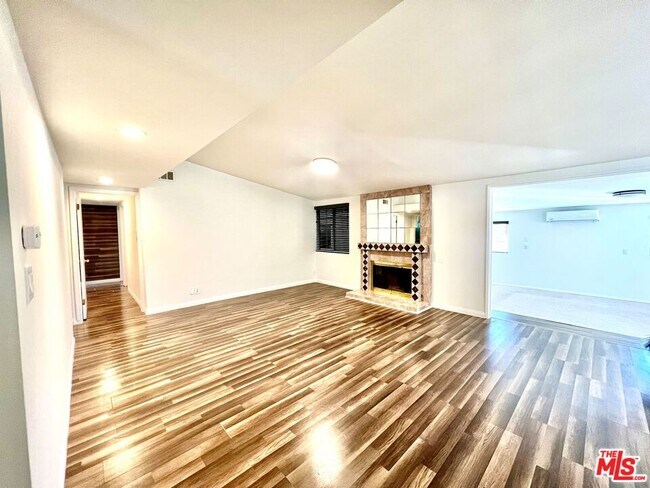 Building Photo - 8048 Aura Ave