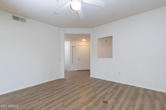 Foto del edificio - 15050 N Thompson Peak Pkwy
