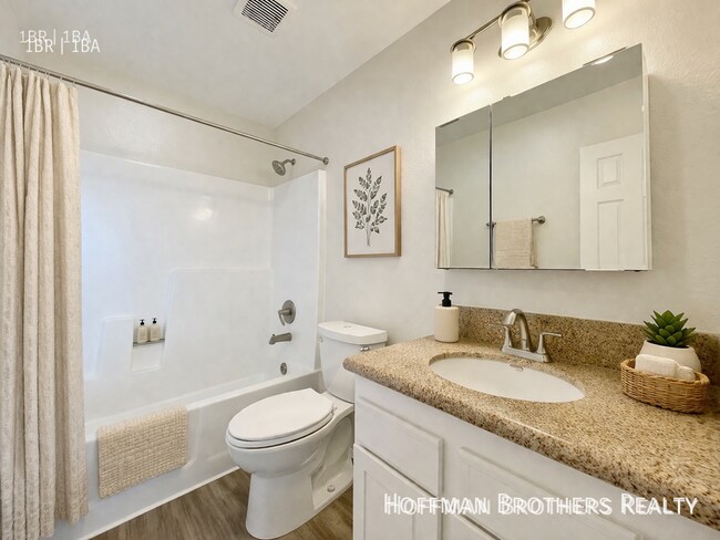 Foto del edificio - 1725 Grismer Ave