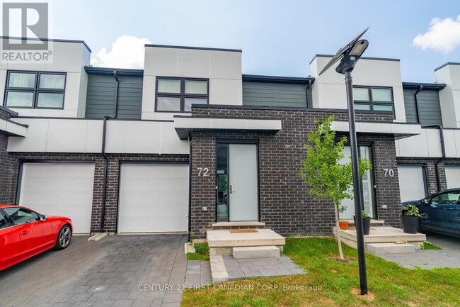 Building Photo - 499-499 Sophia Cres