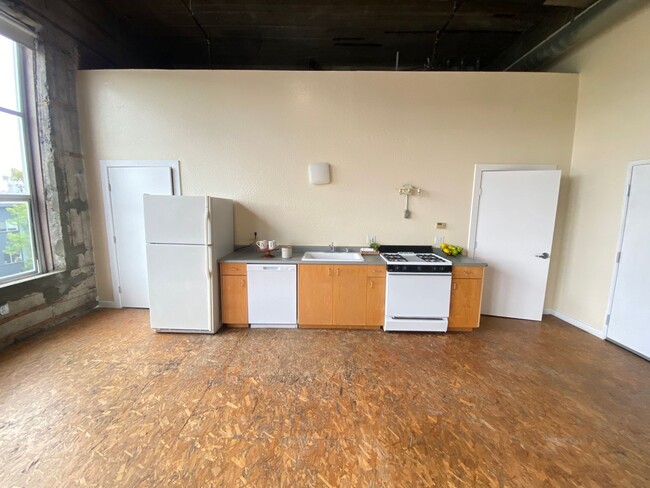 Building Photo - Advent- Amazing Loft In Clawson District o...