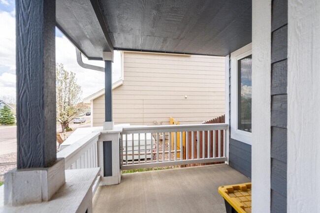 Building Photo - 857 Regent Ct