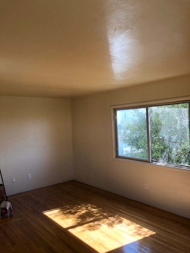 Living room - 2847 Parker Ave