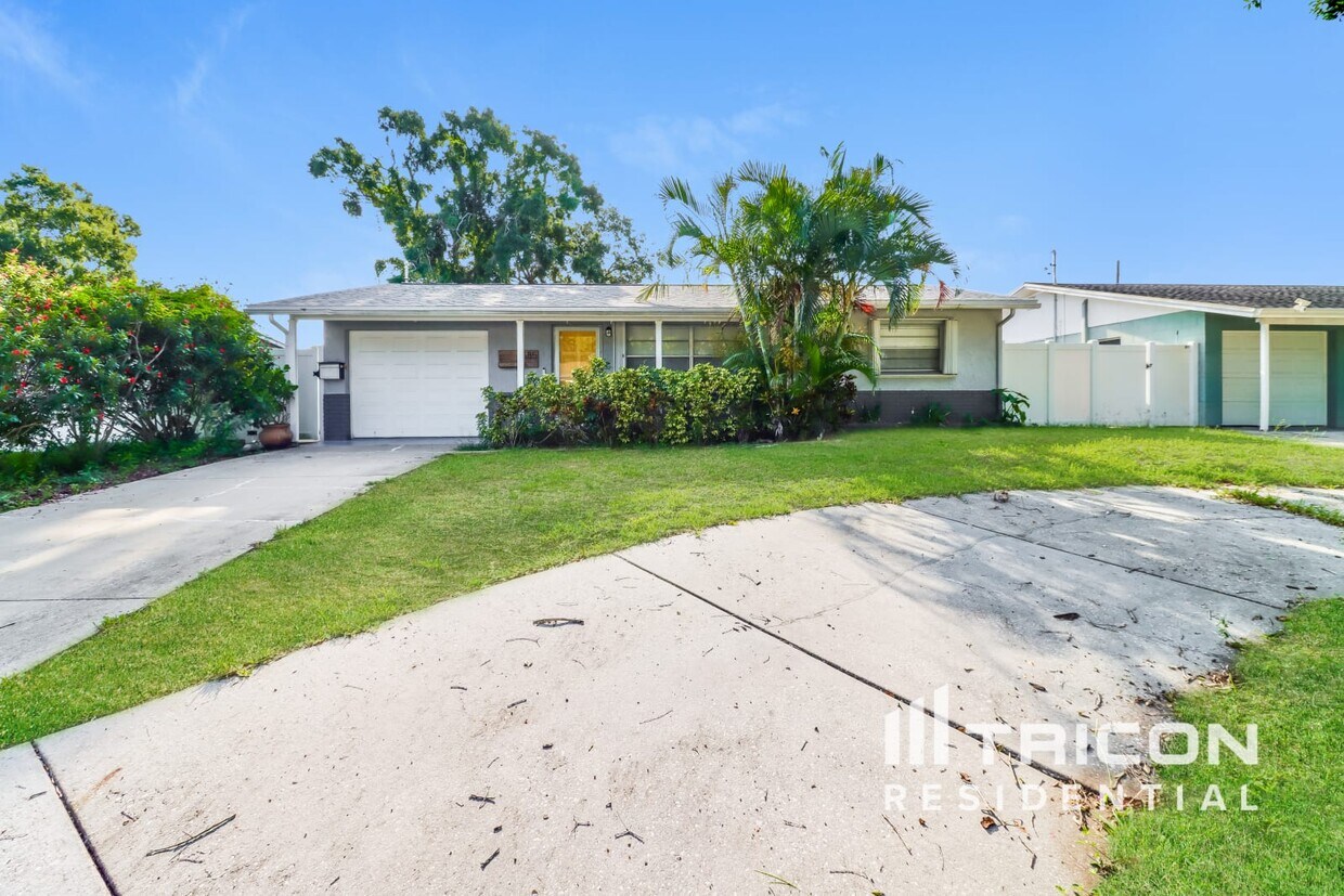 Primary Photo - 6685 26th Way N