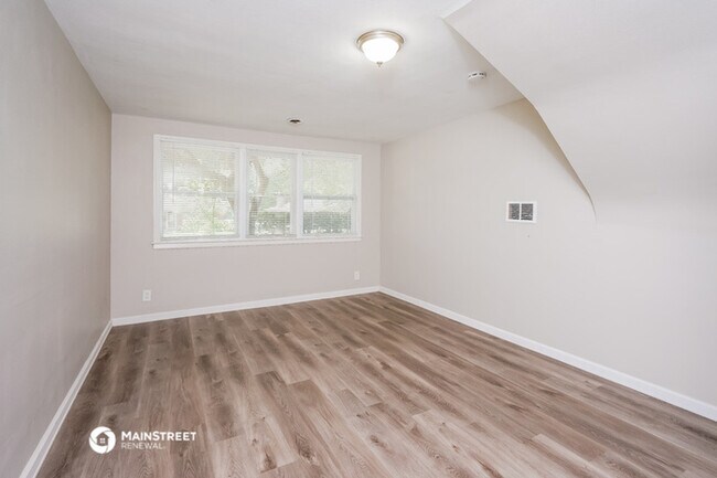 Building Photo - 3515 Gladden Dr