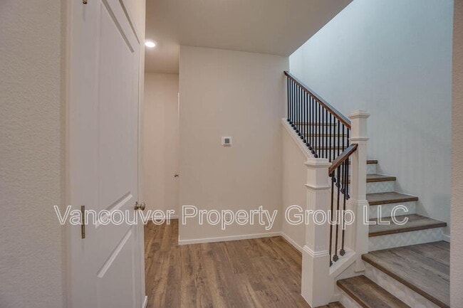 Building Photo - 4945 NE 24th Ave