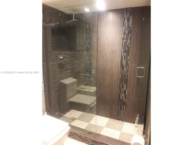 Building Photo - 3600 Mystic Pointe Dr