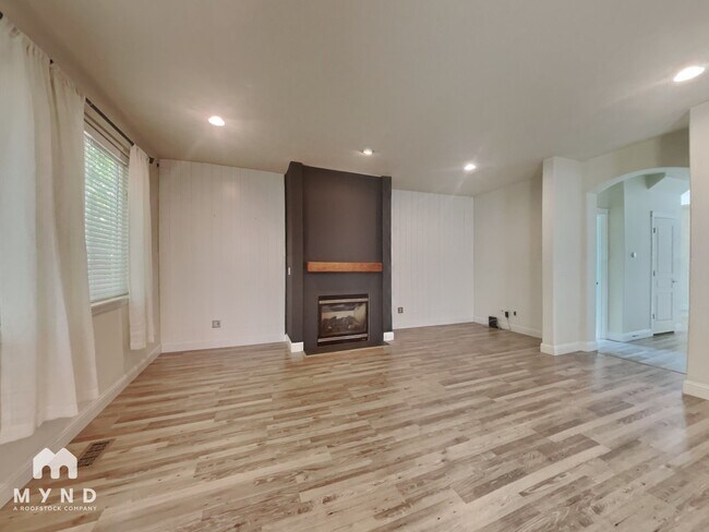 Foto del edificio - 4698 NE Beaumead Ln