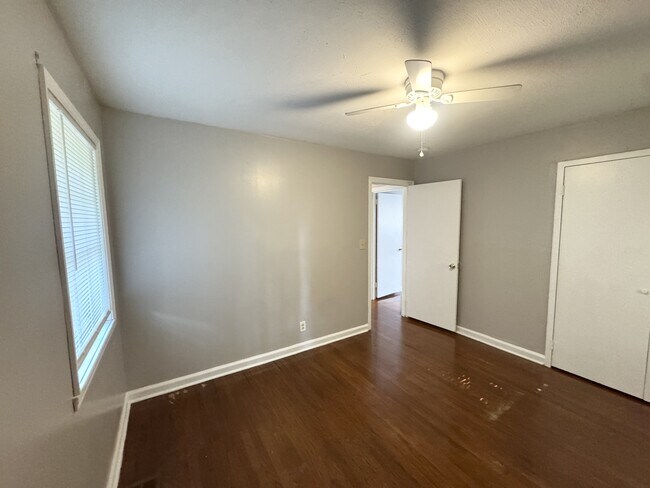 Foto del edificio - 1523 Canterbury Rd