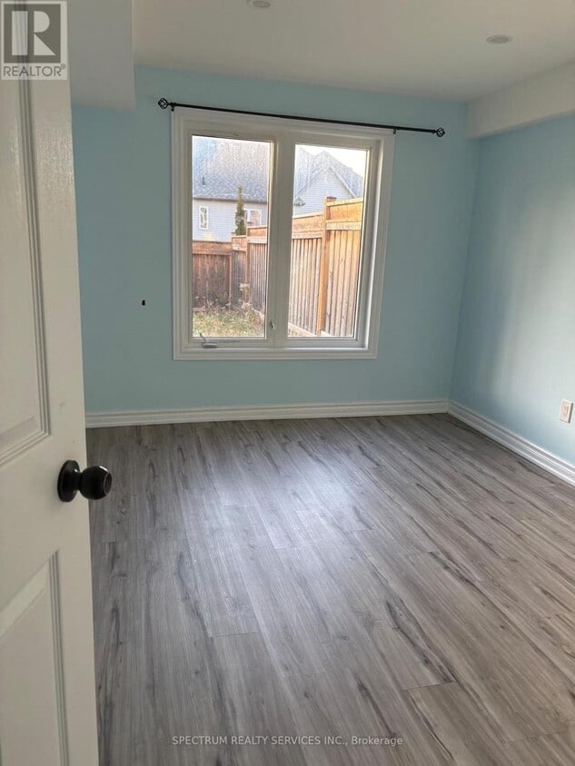 Building Photo - 1816 Silverstone Cres