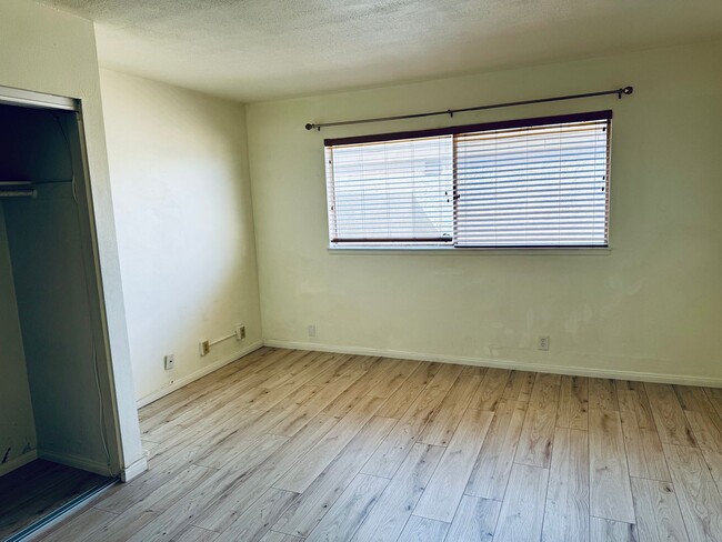 Foto del edificio - 2/1 Townhome with 2 car attached garage & ...