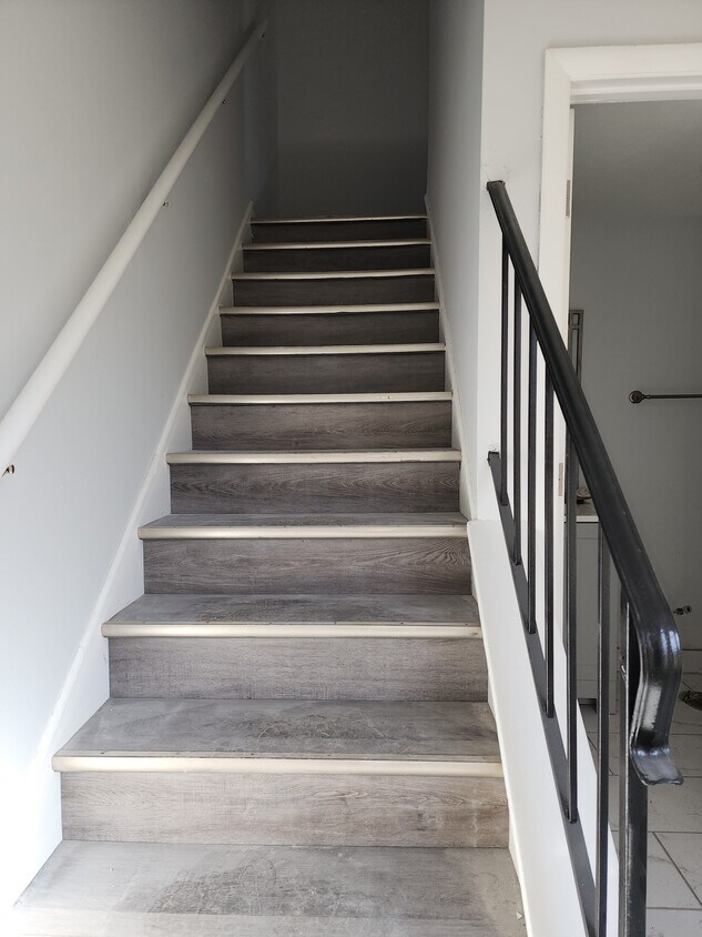 Photo - 1342 Kingsbury Dr (Hanover Park, IL)