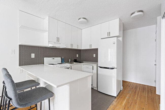 Building Photo - 1550 W 11th Ave