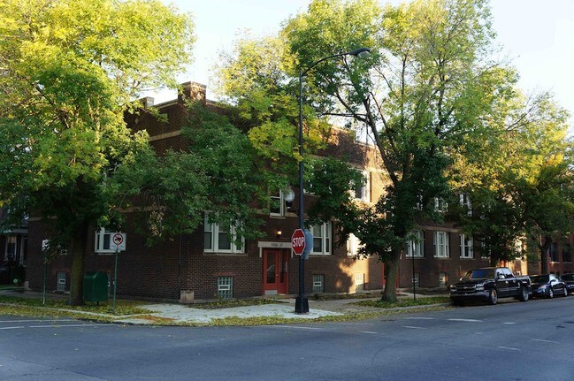 Building Photo - 5351 N Damen Ave