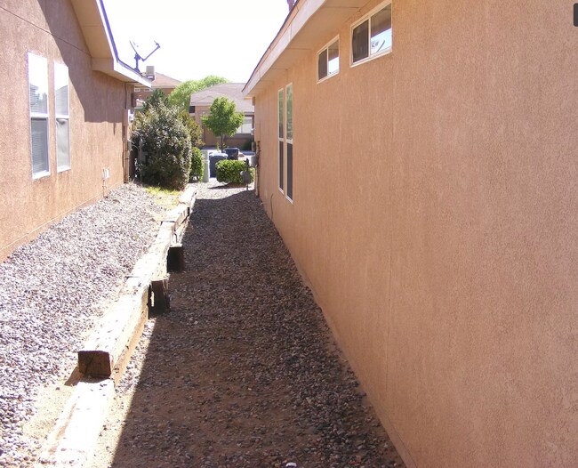 Foto del edificio - 2763 Butch Cassidy Dr SW