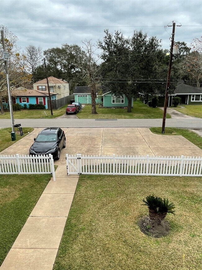 Foto del edificio - 1018 S Booth Ln