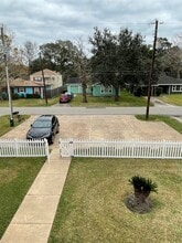 Building Photo - 1018 S Booth Ln